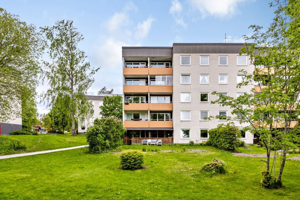 Vindskonvertering av lokal till BRF. Midsommarkransen Hägerstensåsen